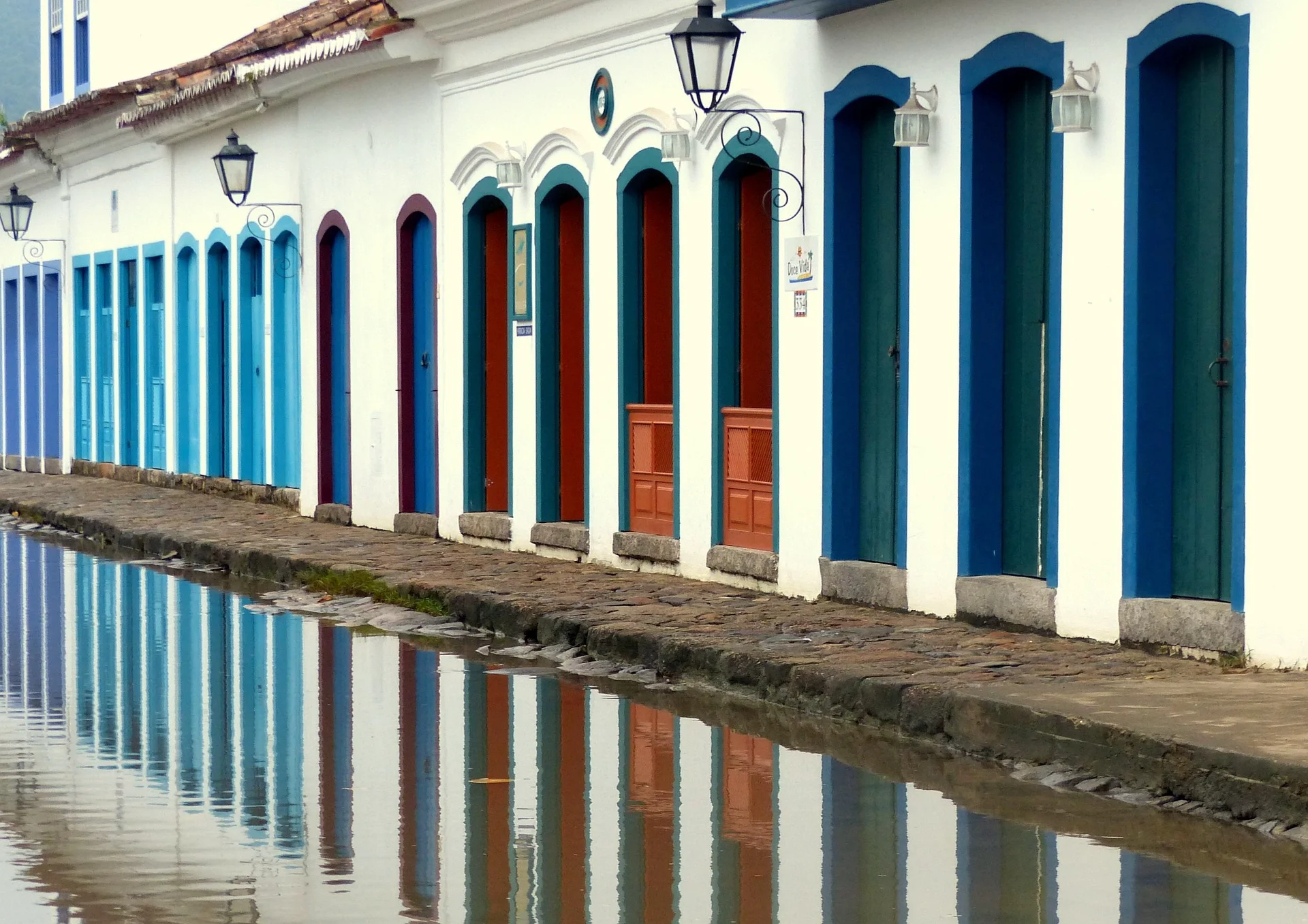 A day trip covers the Historic Center, but little else.