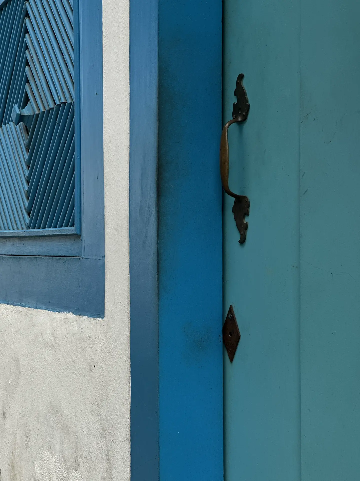 Historic doorways and architectural details reveal centuries of history.